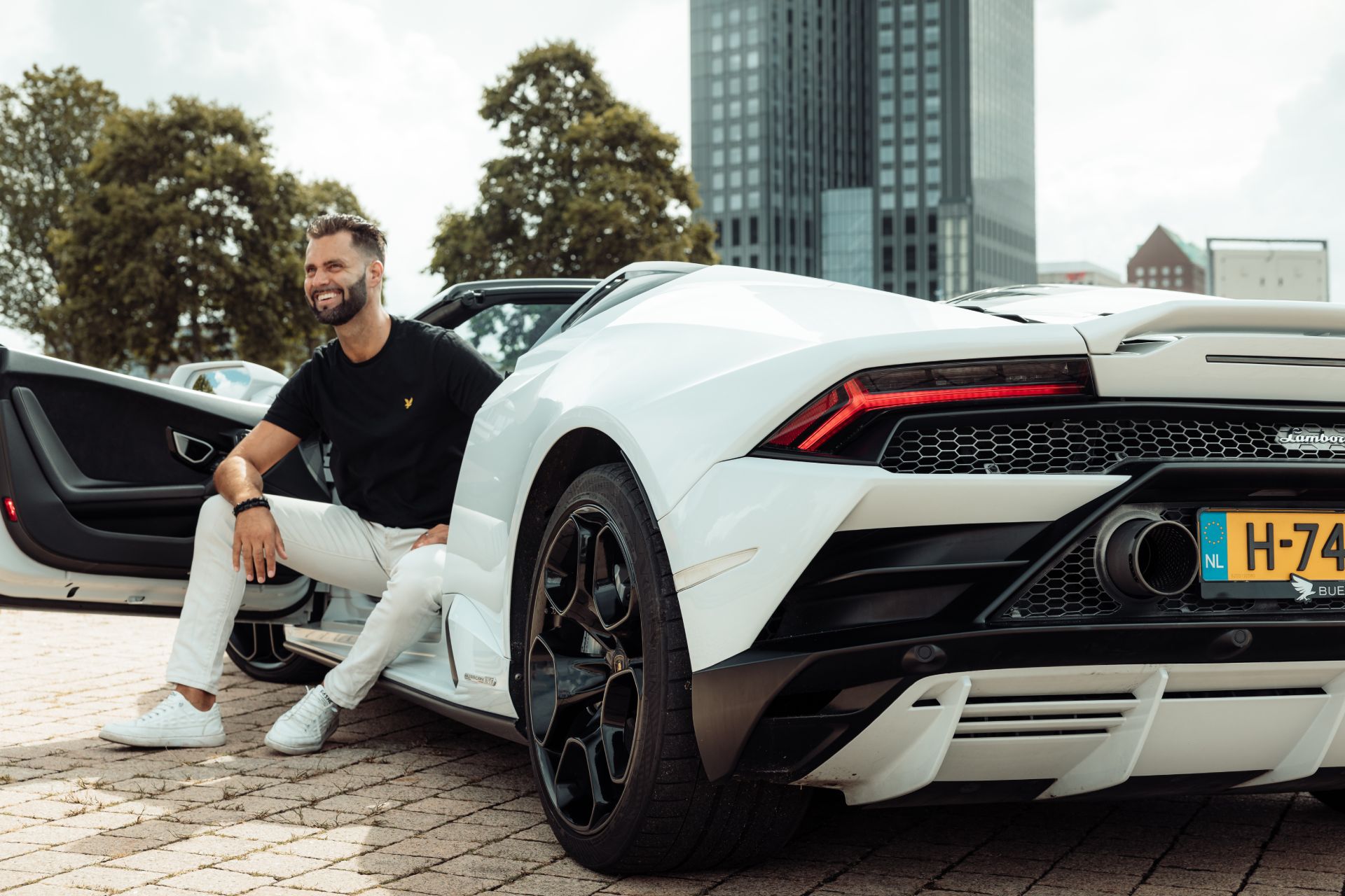 lamborghini huracan evo spyder achteraanzicht deur open