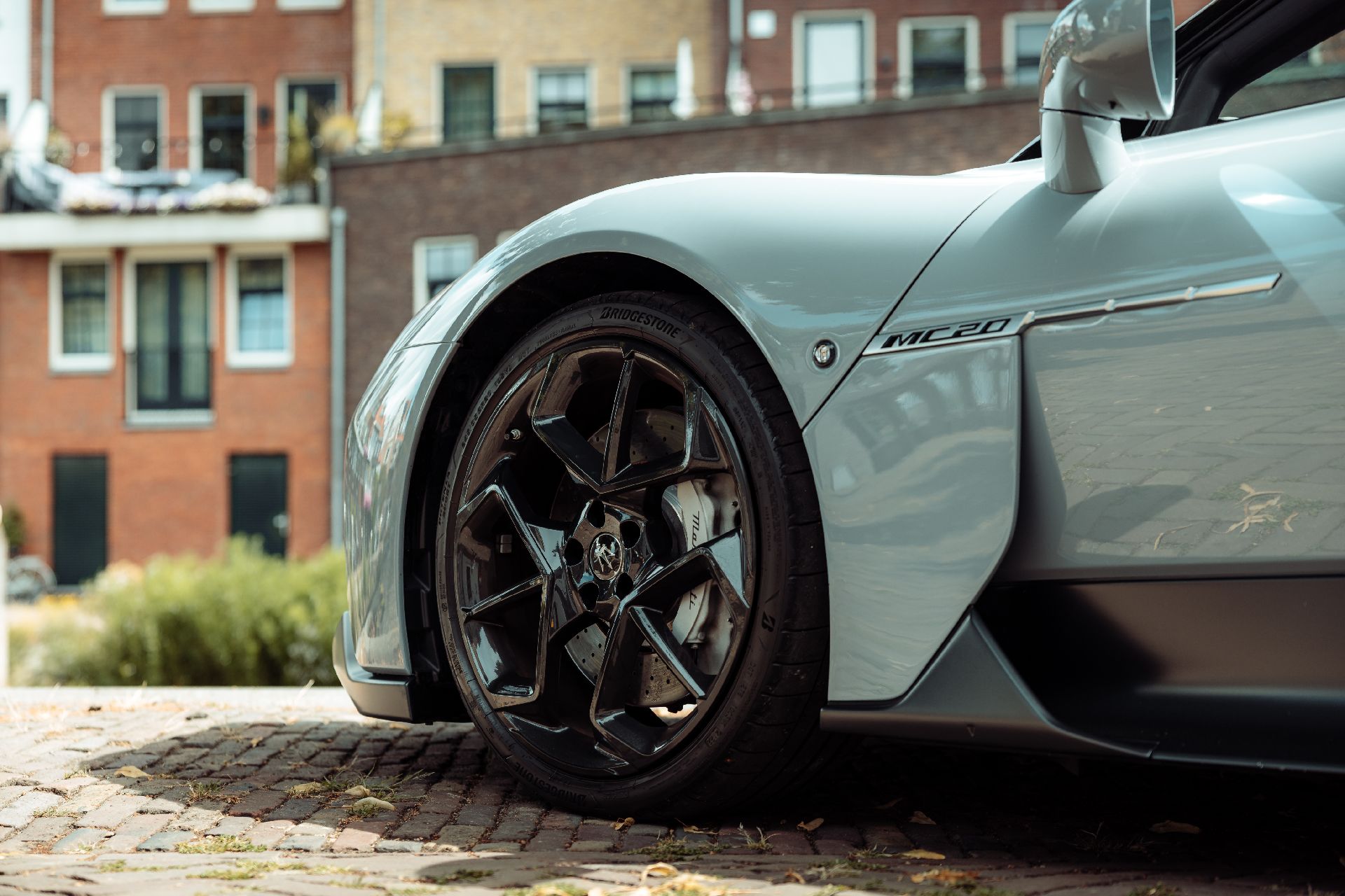 maserati mc20 cielo detail met logo