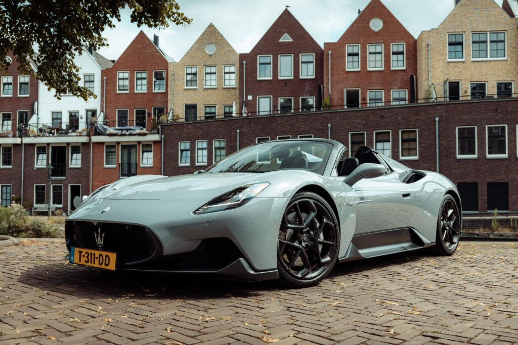 maserati mc20 cielo vooraanzicht