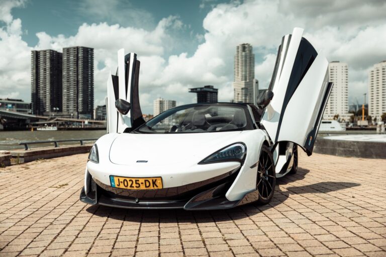 mclaren 600 lt vooraanzicht deuren open