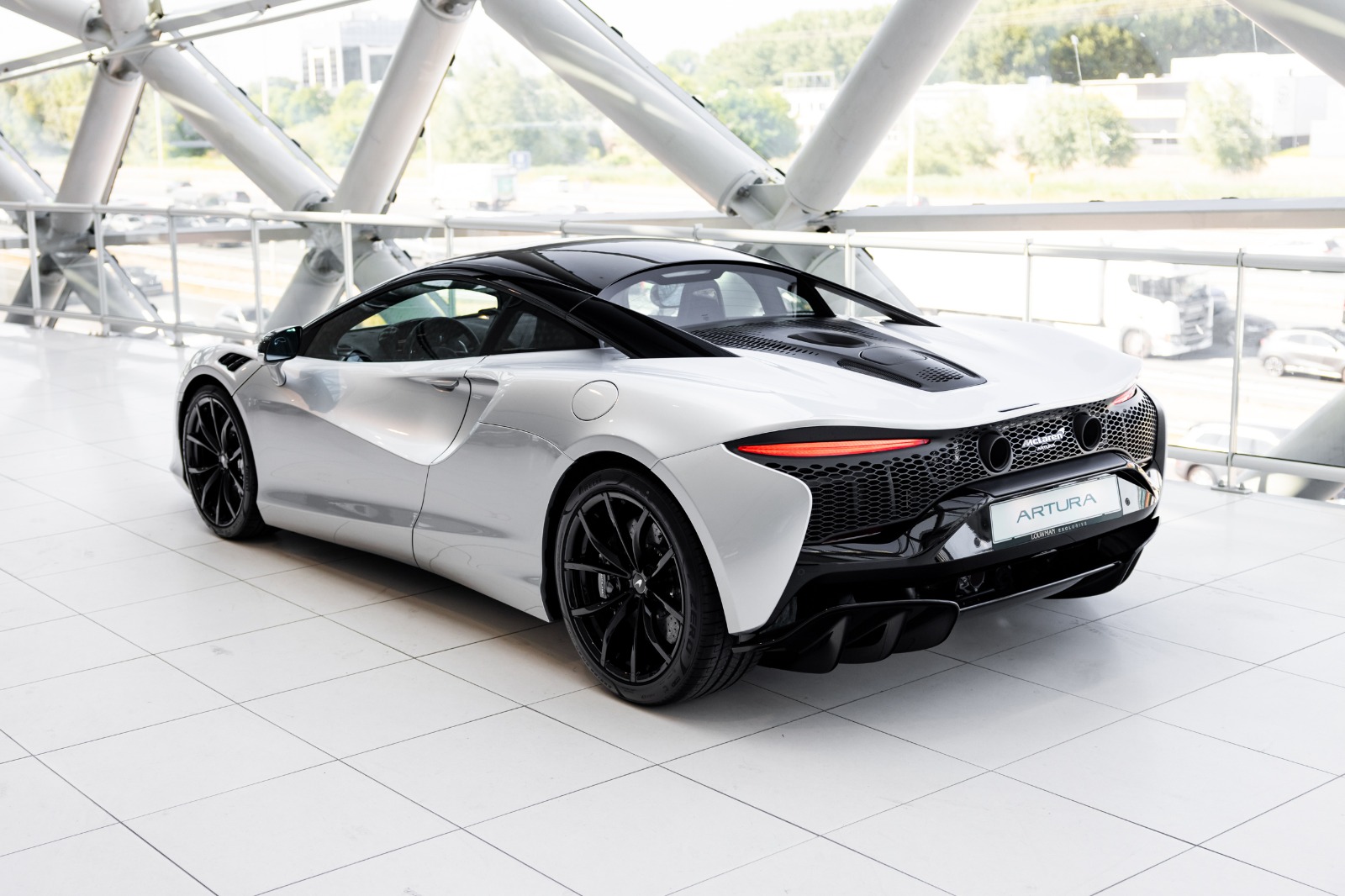 McLaren Artura achteraanzicht hoog