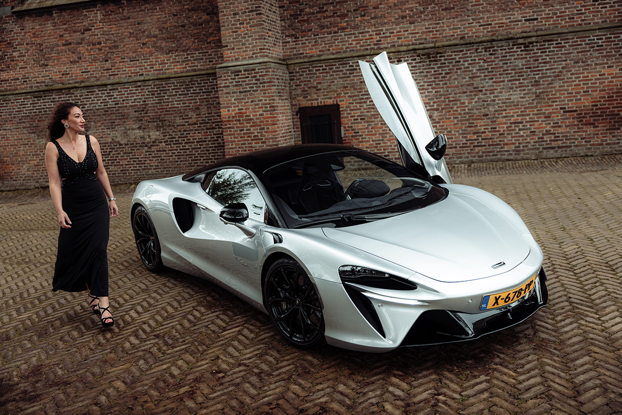Mclaren Artura deur open