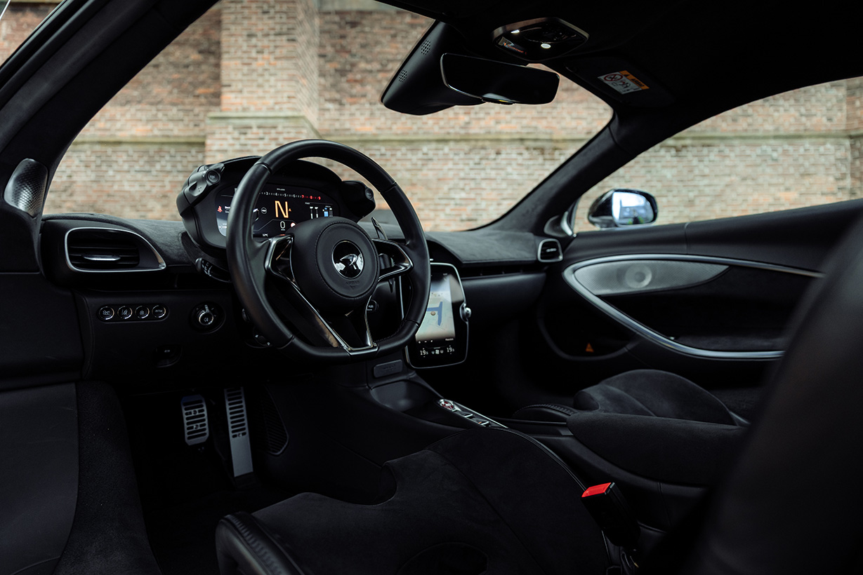 Mclaren Artura interieur 2