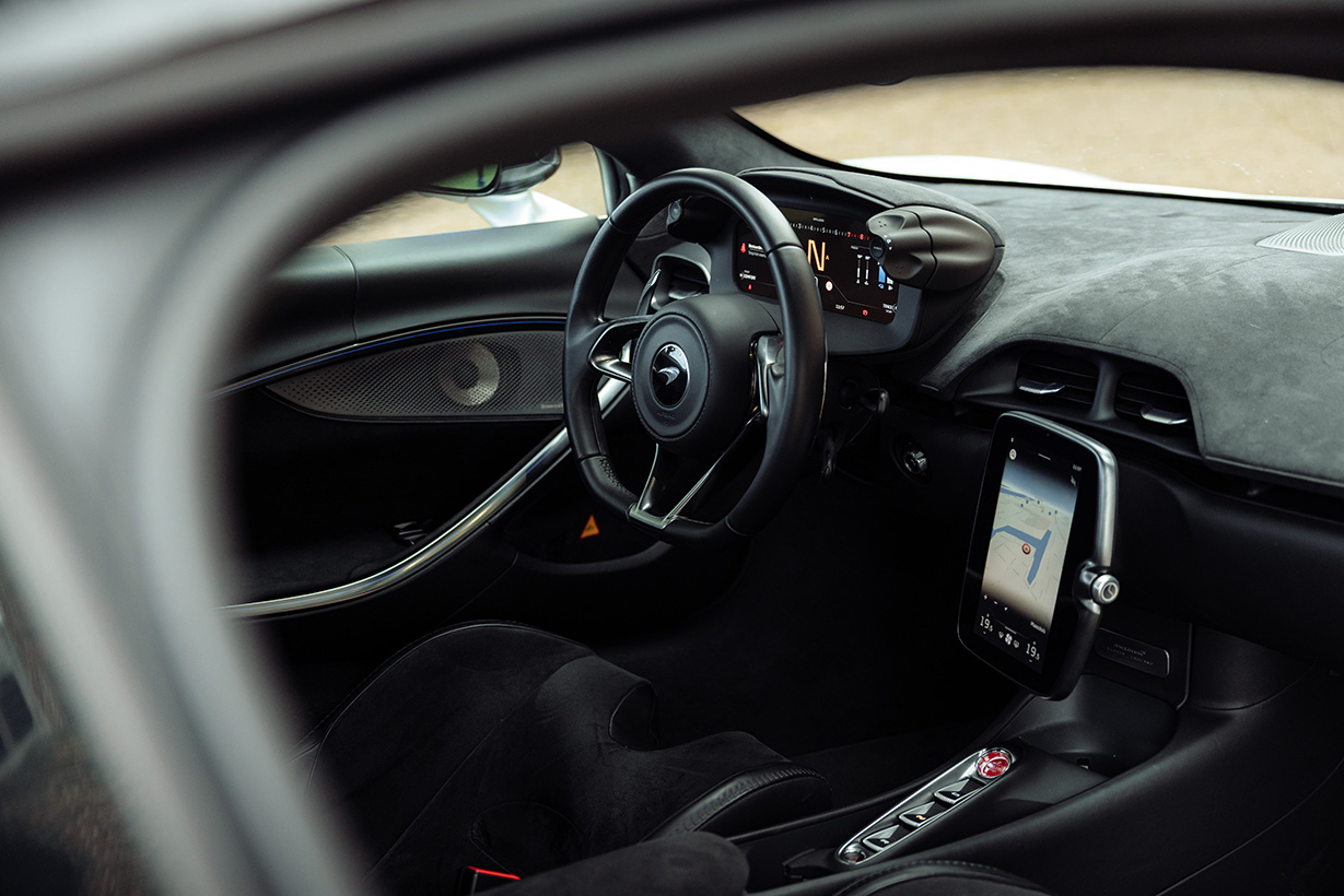 Mclaren Artura interieur 3