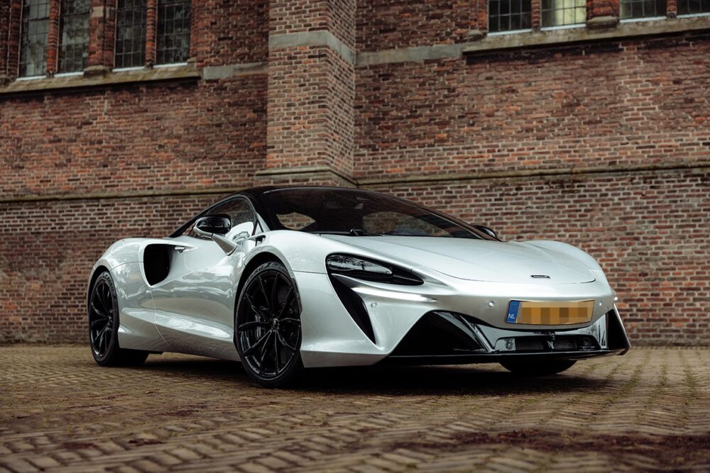 Mclaren Artura vooraanzicht