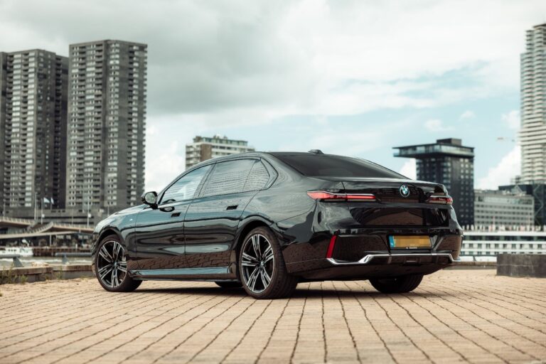 bmw i7 achteraanzicht