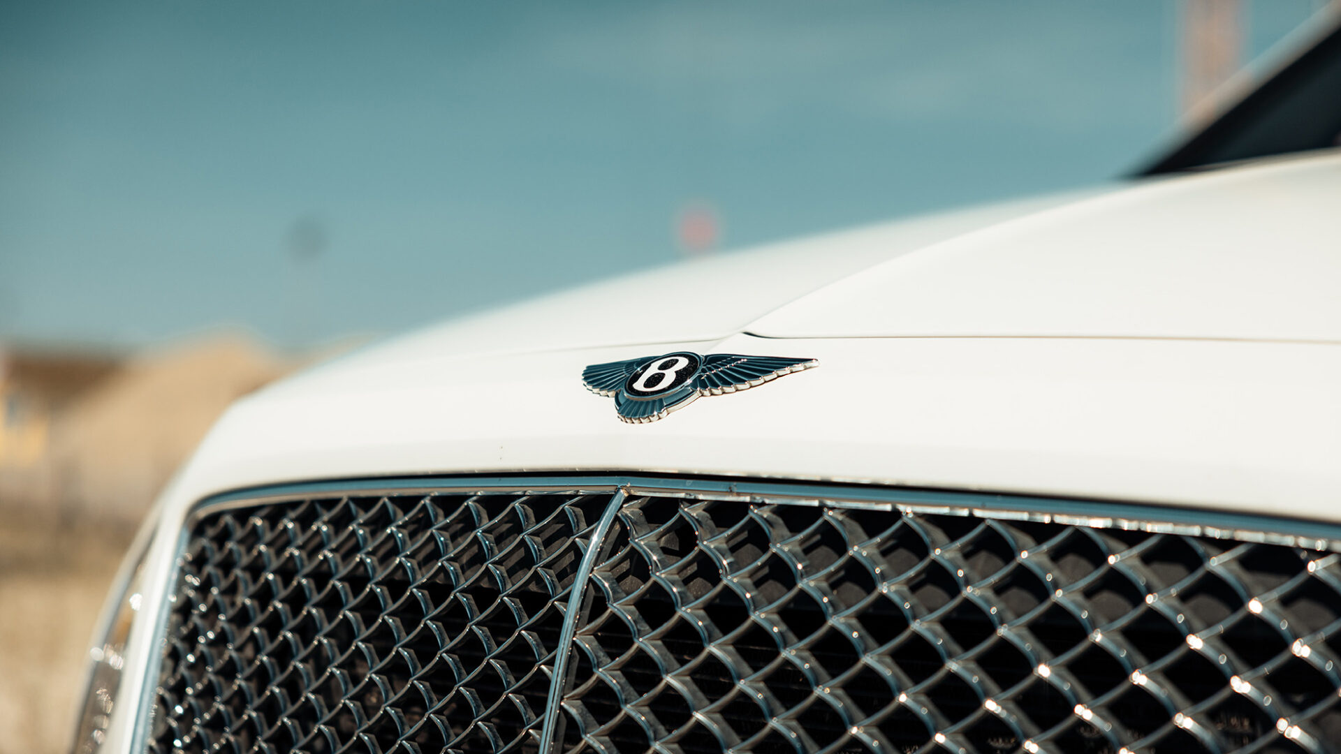 Bentley Bentayga wit details voorkant