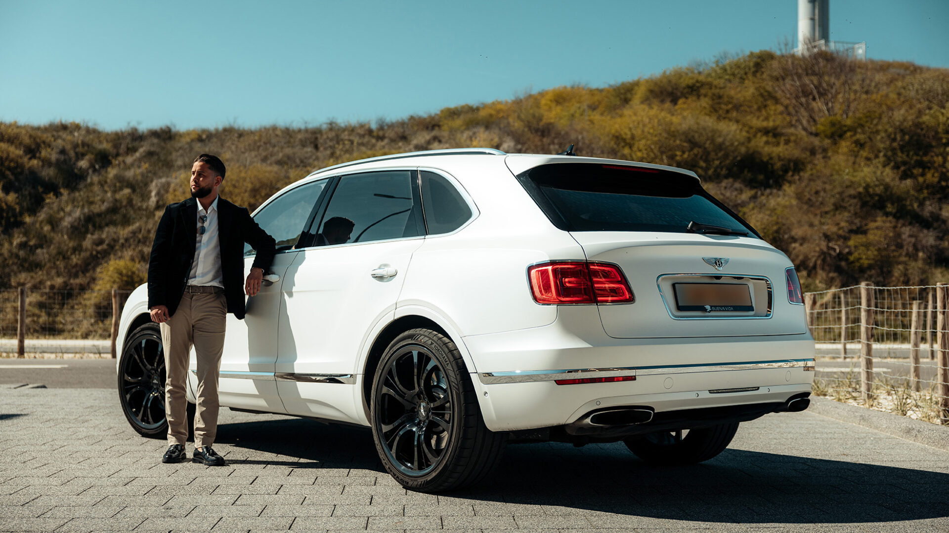 BENTLEY BENTAYGA wit 66 1