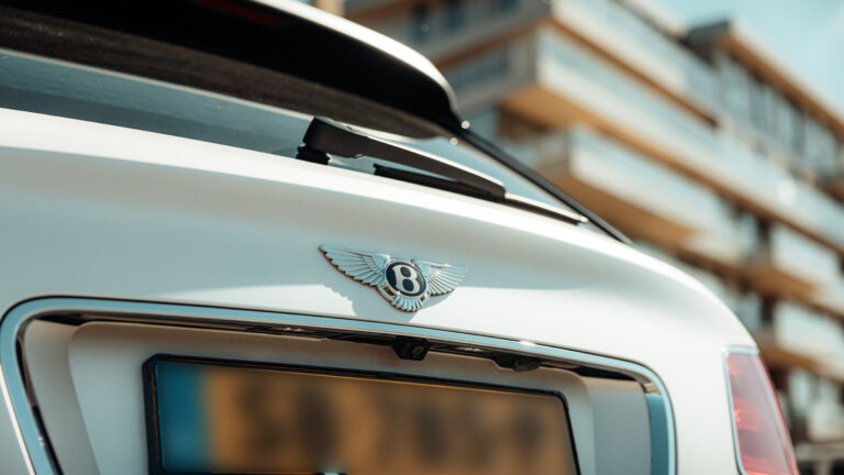 Bentley Bentayga vooraanzicht