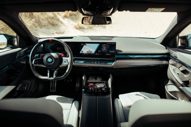 BMW M5 interieur dashboard