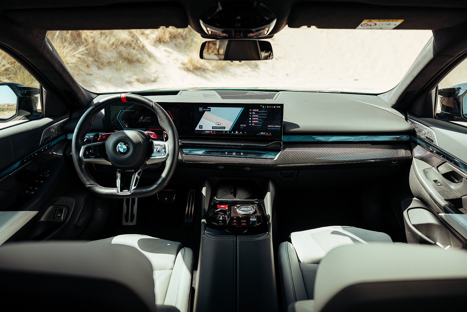 BMW M5 interieur dashboard