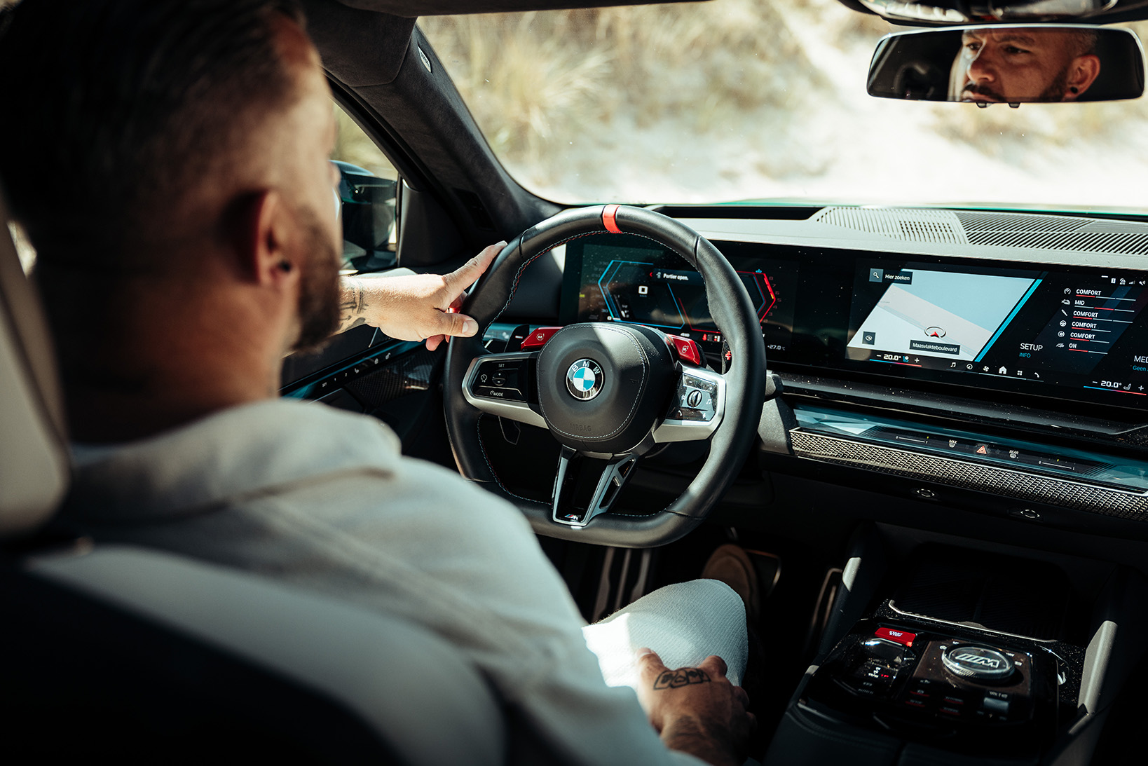 BMW M5 interieur stuur met bestuurder