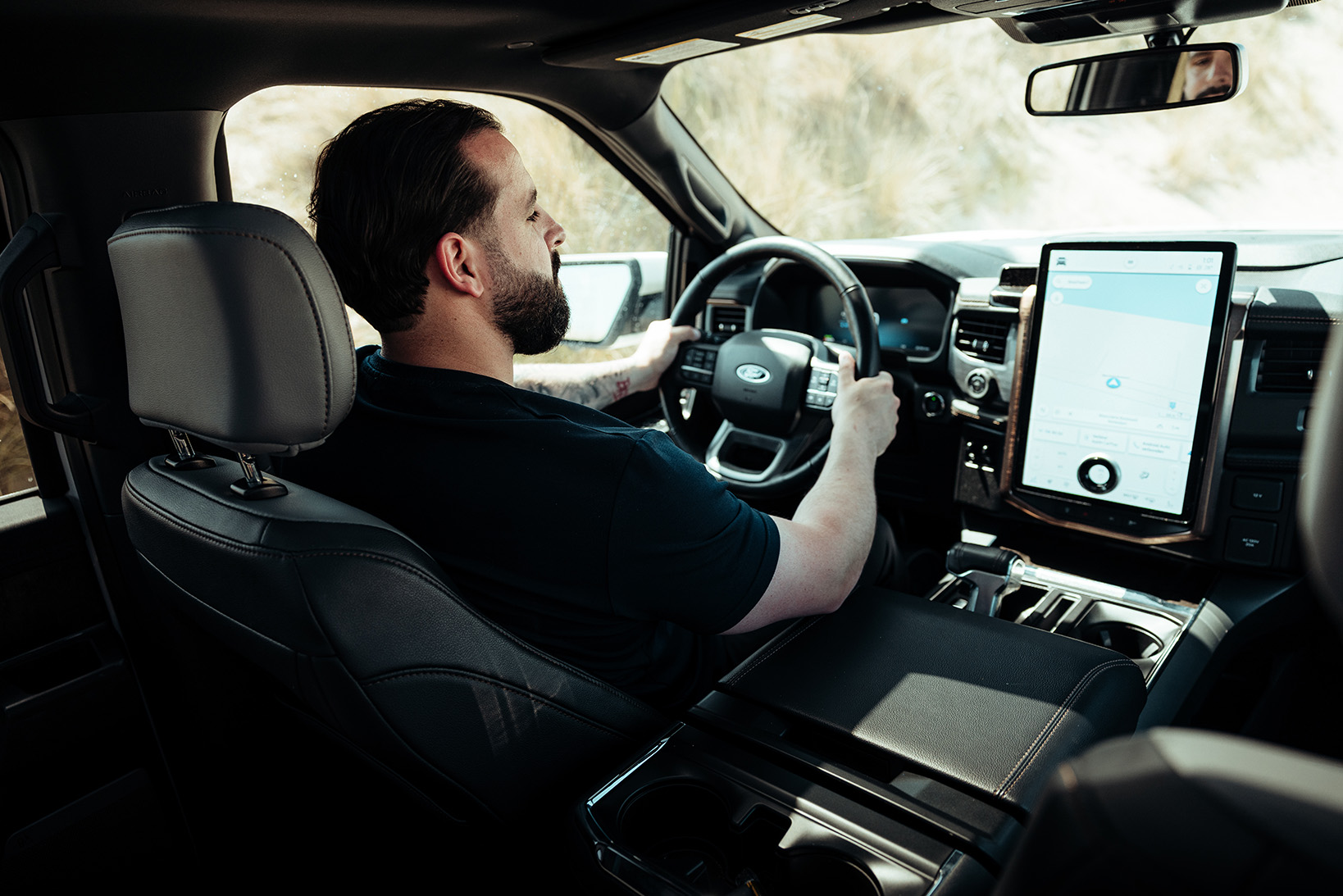 Ford F-150 Lightning wit interieur stuur met bestuurder