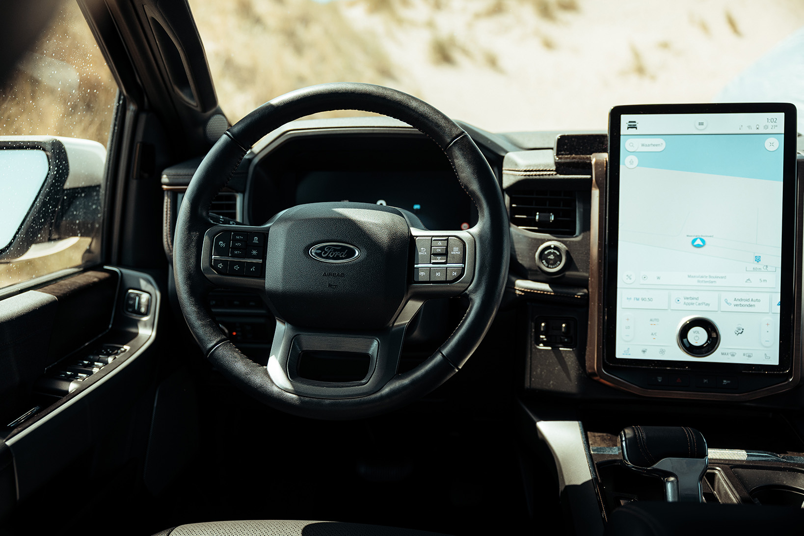Ford F-150 Lightning wit interieur stuur