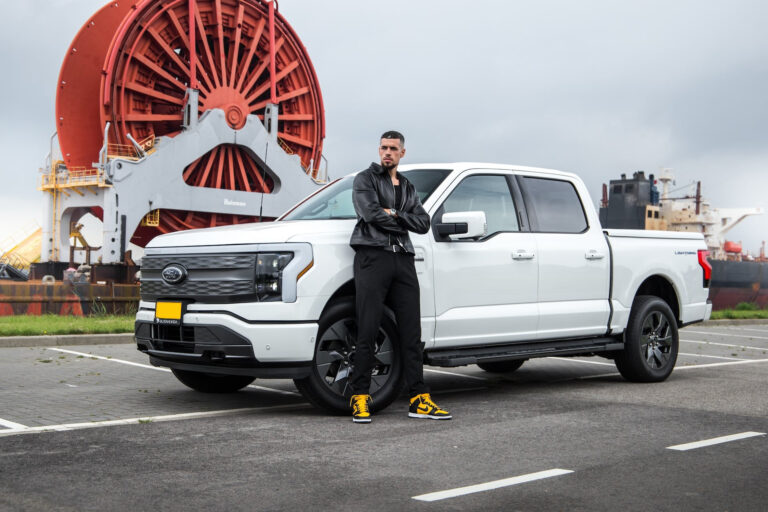 Ford F-150 Lightning zijkant 2