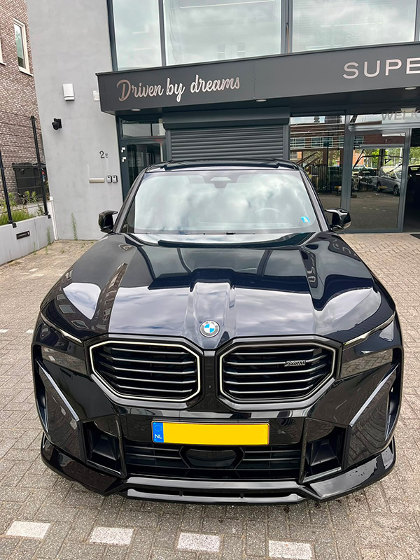 BMW XM frontaal motorkap